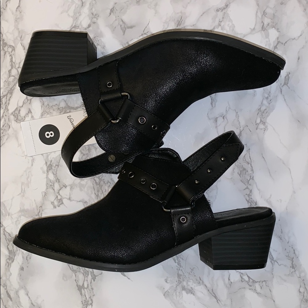 Universal Thread Bathilda booties